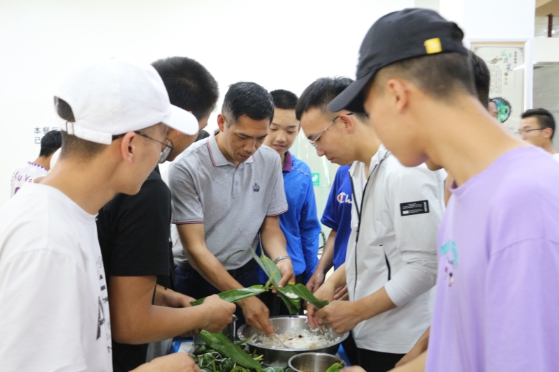包粽子2.jpg 包粽子2.jpg