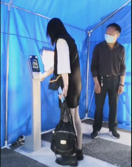 通過智能測溫儀.png 通過智能測溫儀.png