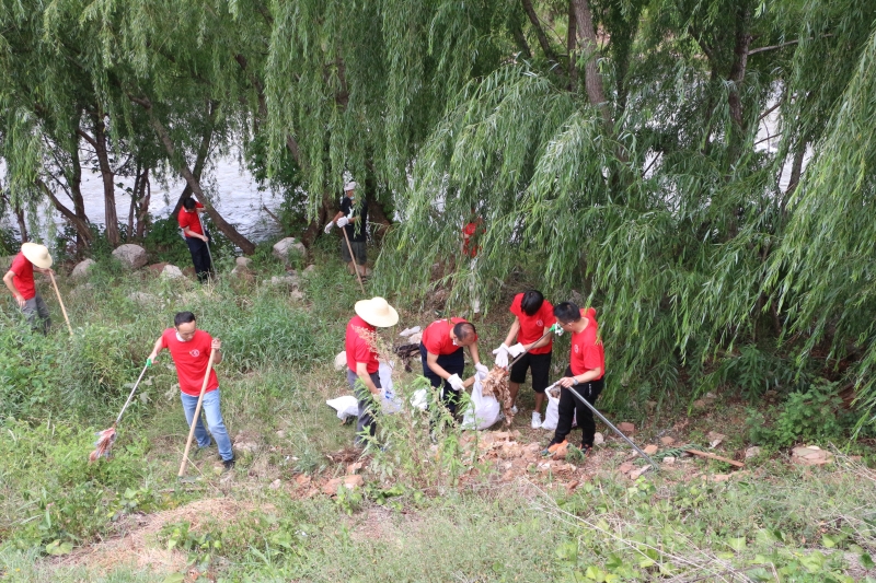 清理沿岸垃圾 (2).JPG 清理沿岸垃圾 (2).JPG