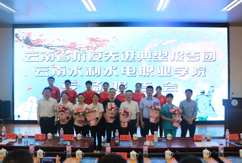 報告團成員與師生代表合影.jpg 報告團成員與師生代表合影.jpg
