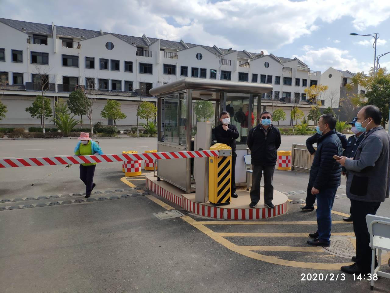副院長劉鎖富檢查疫情防控情況..jpg 副院長劉鎖富檢查疫情防控情況..jpg