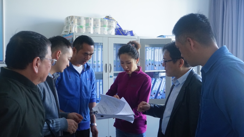 廳領導到學生資助管理中心指導工作.JPG 廳領導到學生資助管理中心指導工作.JPG