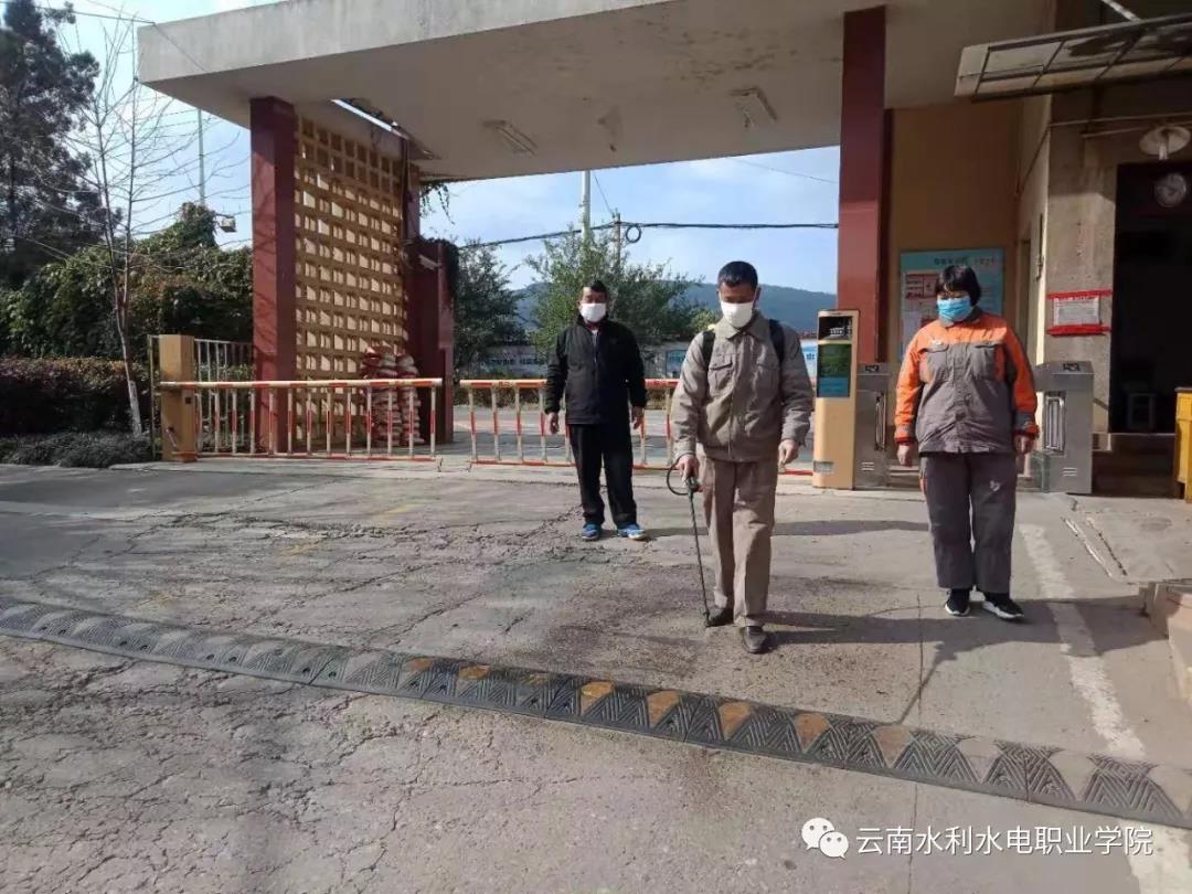 對藍龍潭校區進行消毒.jpg 對藍龍潭校區進行消毒.jpg