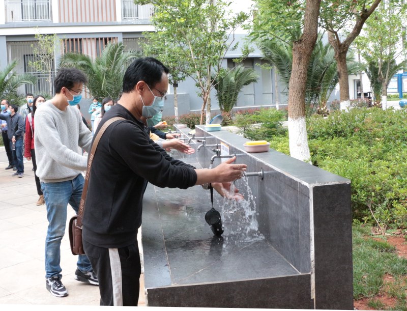 就餐前洗手.jpg 就餐前洗手.jpg