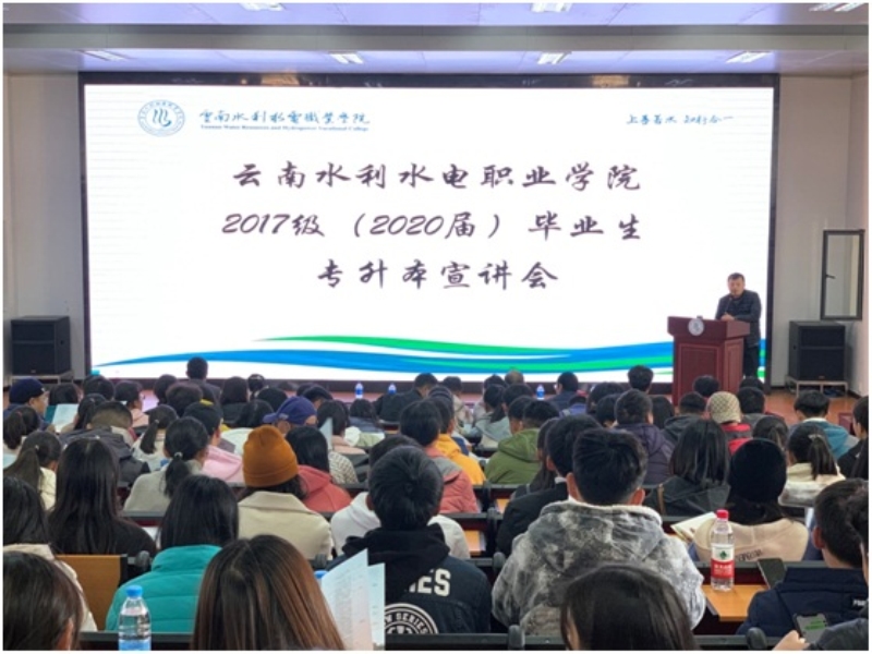 主持人介紹參會院校.jpg 主持人介紹參會院校.jpg