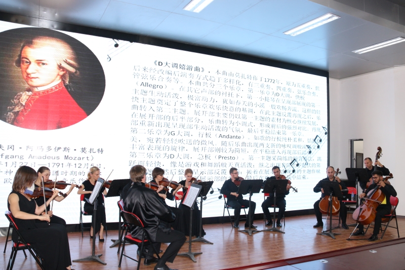 樂團演奏《D大調嬉遊曲》.JPG 樂團演奏《D大調嬉遊曲》.JPG
