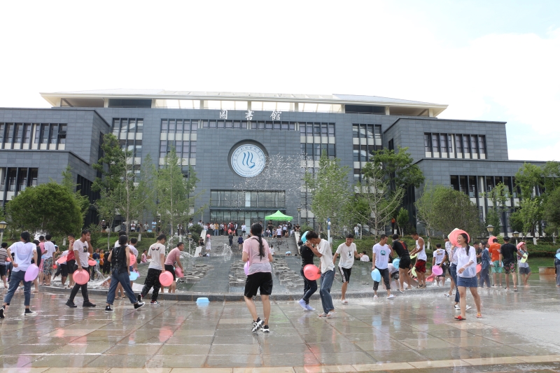 潑水活動.JPG 潑水活動.JPG
