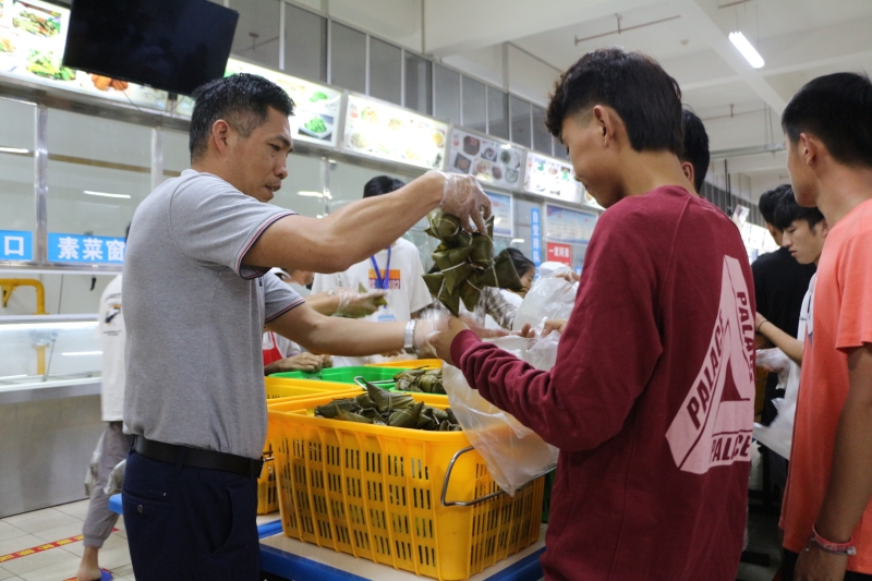 發粽子.jpg 發粽子.jpg